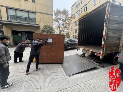 中南藥機：2025年發(fā)貨半自動膠囊填充機至重慶科技大學(xué)